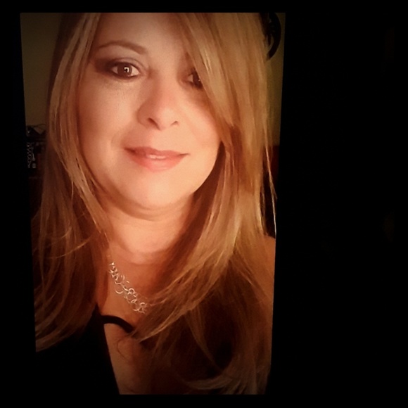 Meet the Posher Other - Meet your Posher, Adela